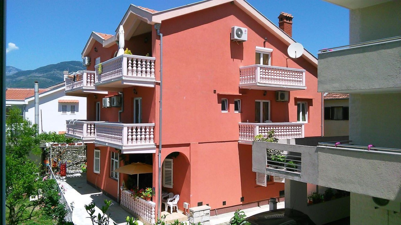 House in great location in Seljanovo-Tivat